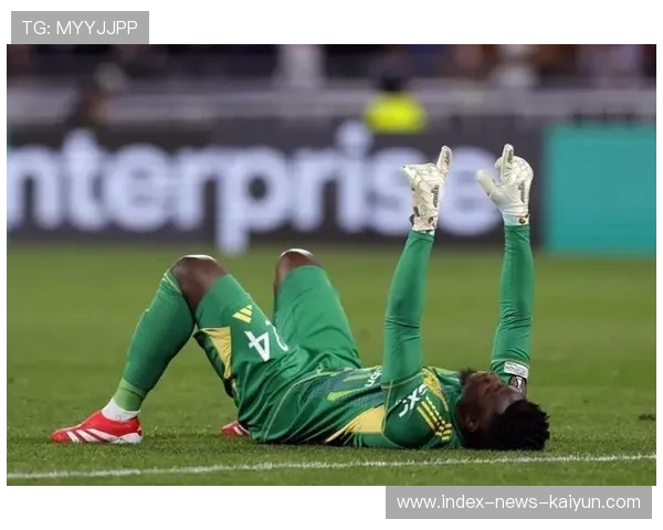 足球门将上演世界级失误!球迷怒骂