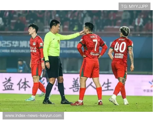 河南队利用多点跑动拉开了对手的防守阵型